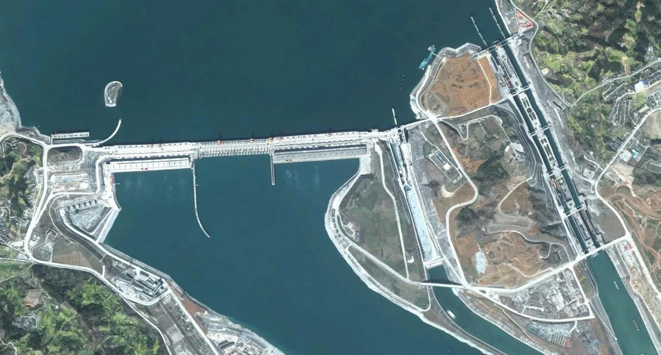 Плотина в китае. Три ущелья ГЭС Янцзы. Плотина на Янцзы. Плотина 3 ущелья Китай. Санься ГЭС Китай.