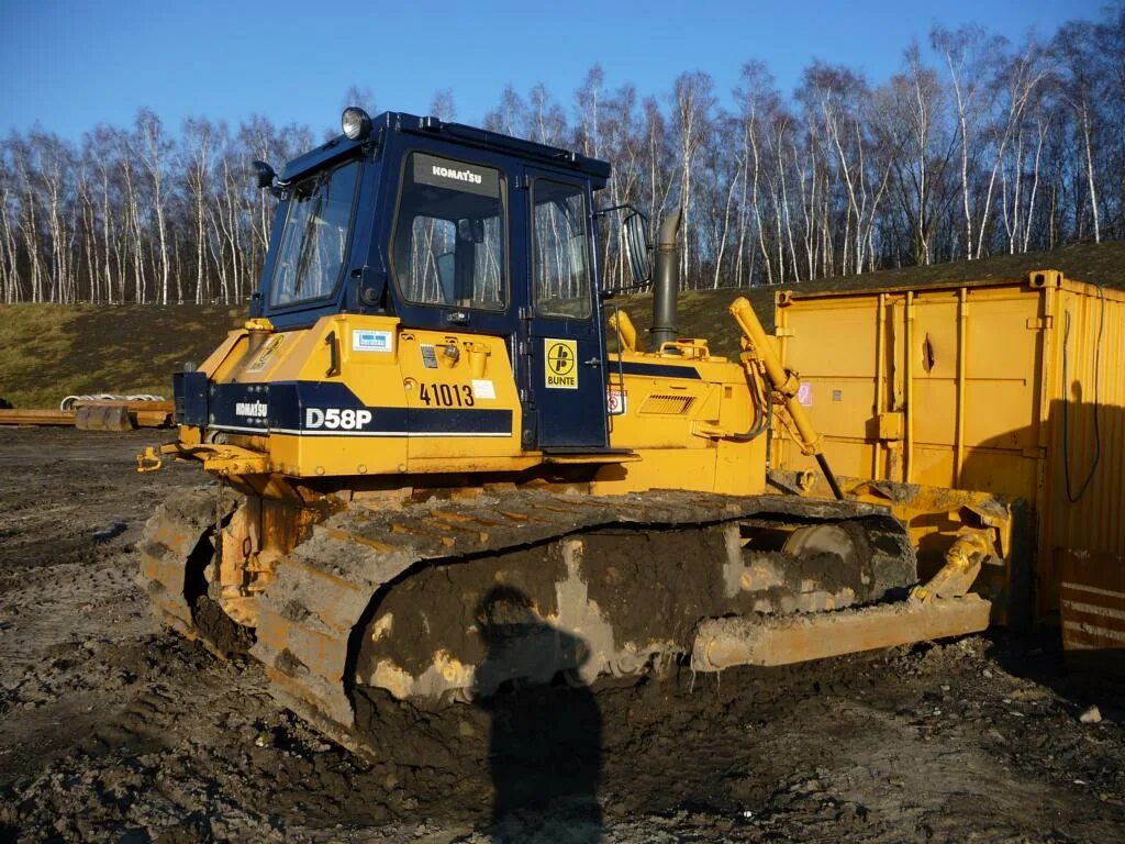 Комацу 450 бульдозер. Komatsu 58. Комацу бульдозер д 58 е 1. Равенство бульдозеров Комацу и Катерпиллер.