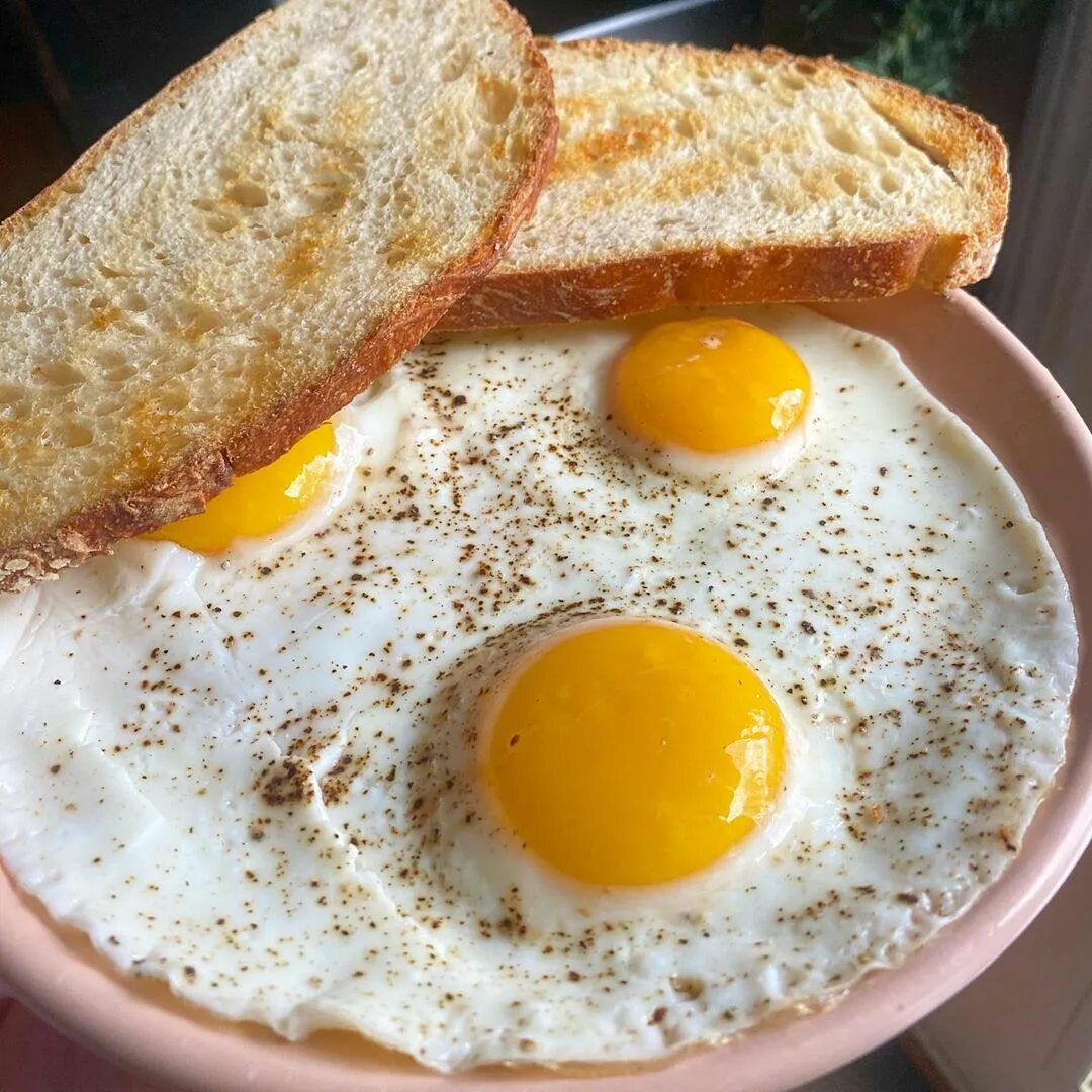 Яичница иконка. Sunny egg. Яичница. Жареное яйцо. Upside down eggs.