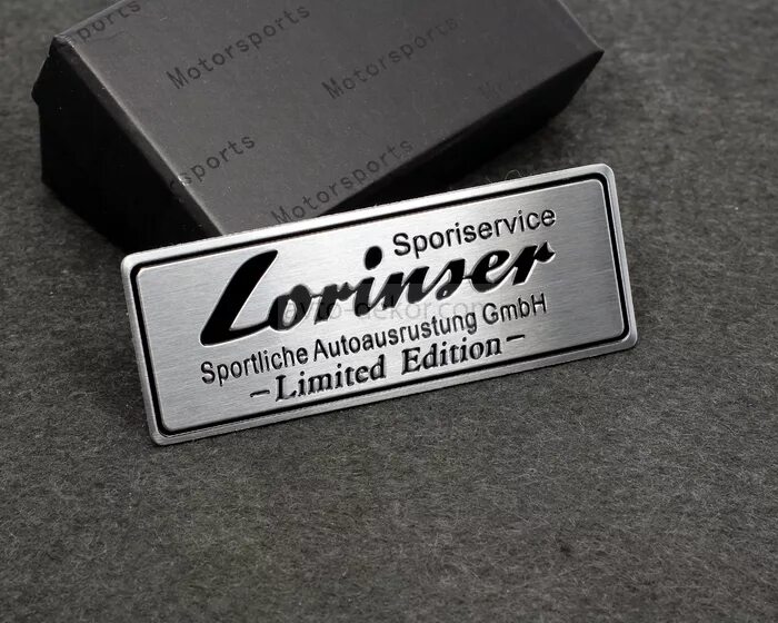 Шильд металлический с гравировкой. Шильдик мотора. Шильдики из алюминия. Шильда на оборудование. Шильдик на мебель.