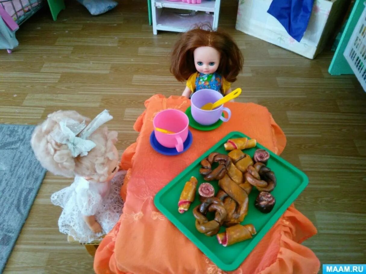 Лепка кукла средняя группа. Лепка угощение для кукол. Угощение для кукол средняя. Угощение для кукол средняя группа. Занятия угощение для куклы в детском саду.