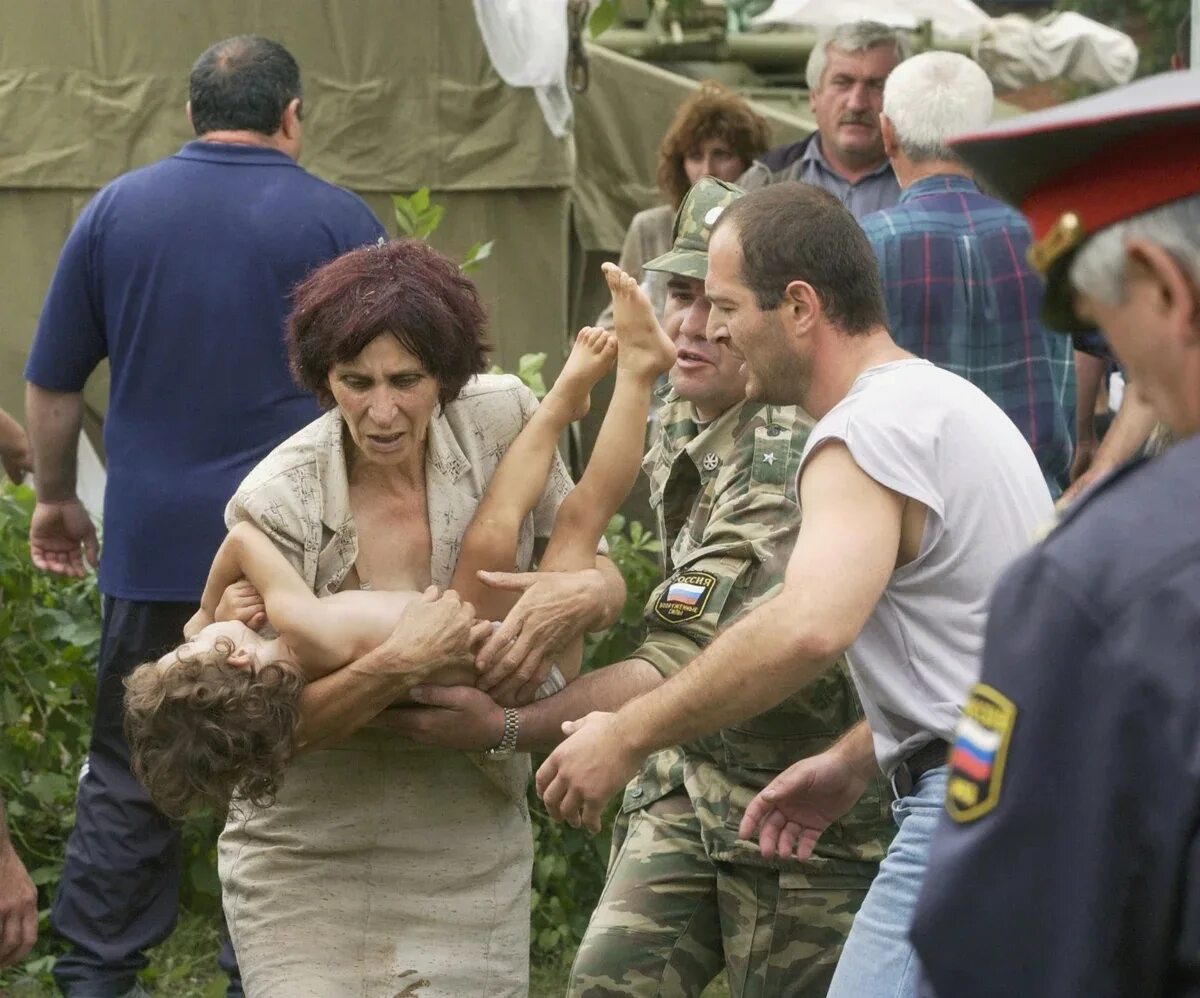 Почему один террорист без уха. Трагедия в Беслане 1 сентября 2004. В 2004 году захвачена школа в Беслане.