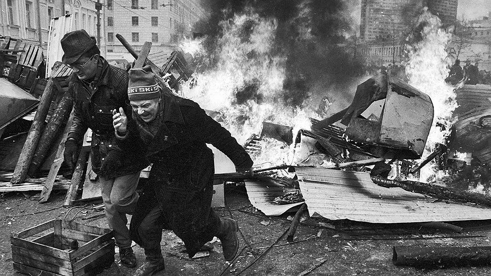 1993 век. Путч 1993 Останкино. Белый дом штурм 1993. Белый дом в Москве 1993 год обстрел. Октябрьский путч 1993.