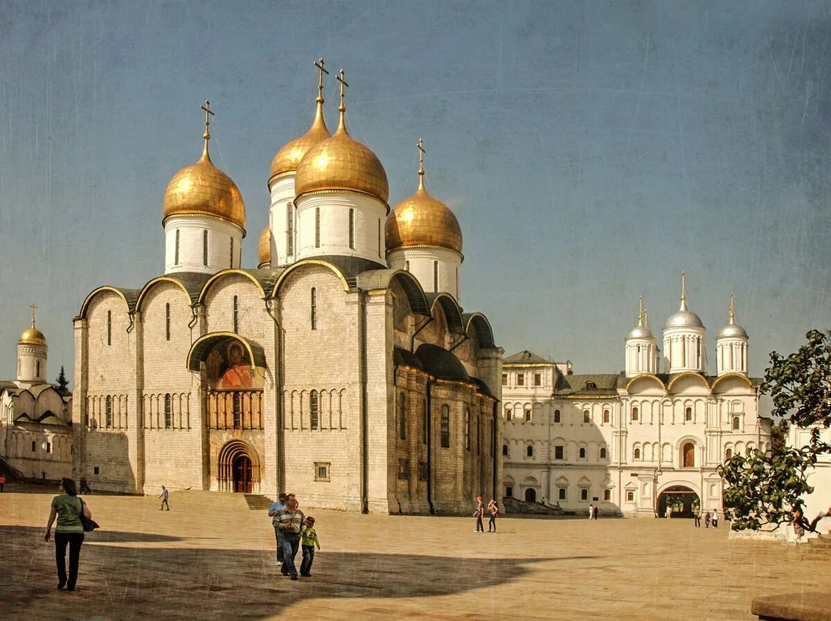 первым каменным храмом в москве был