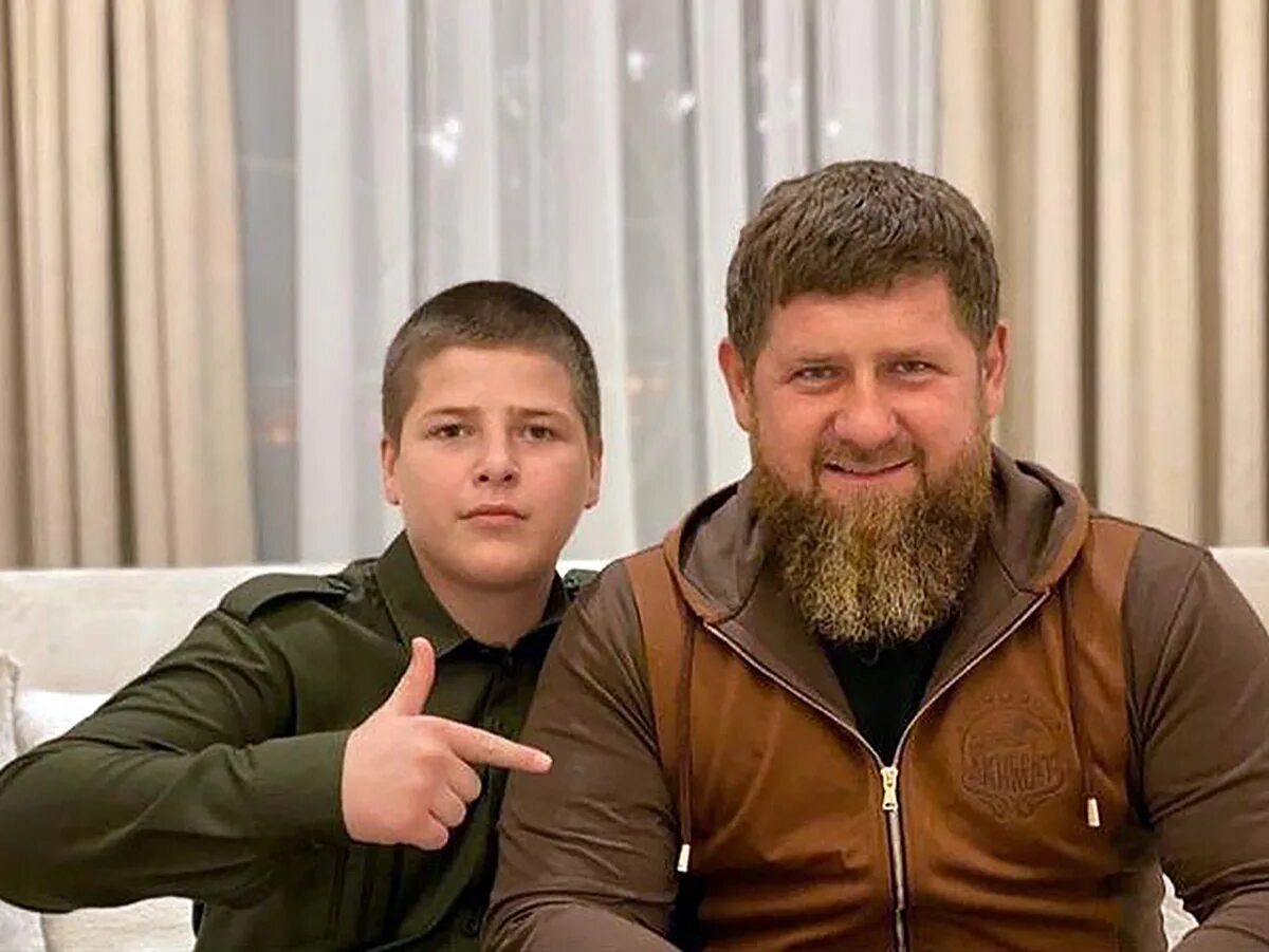 Сын кадырова должность. Кадыров адам рамзанович. сын кадырова адам. адам кадыров сын рамзана кадырова. ахмат рамзанович кадыров.