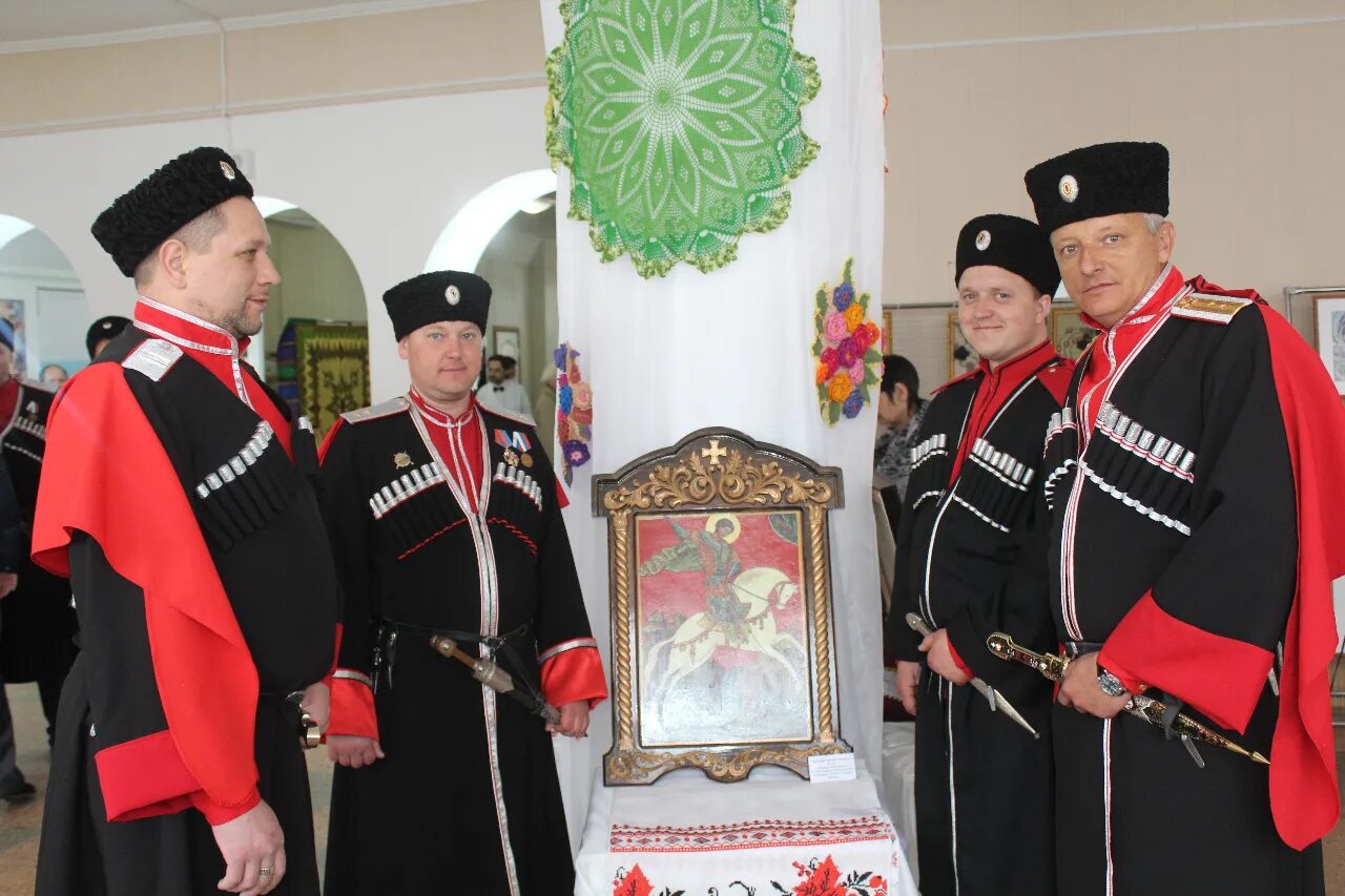 Рп5 край кущевская. Село красное Краснодарский край Кущевский район. Площадь Кущевского района Краснодарского края. Краснодарский край Кущевский район село красная Поляна. Станица Кущёвская герб.