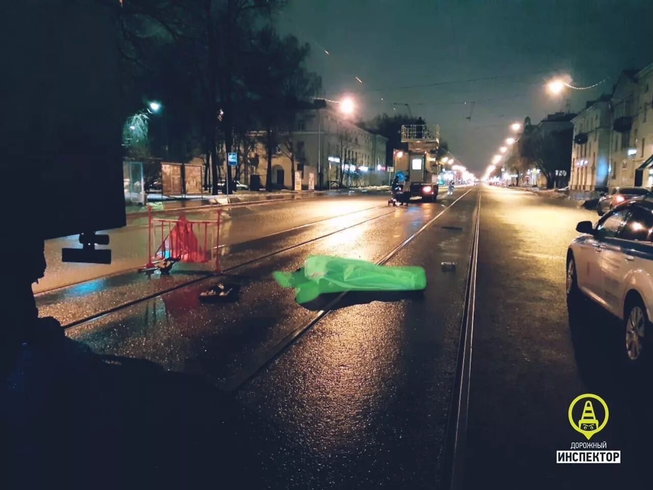 Сегодня ночью в энгельсе. Сбил пешехода на пешеходном в энгельсе. ночной энгельс из машины. энгельс ночью. на проспекте 50 лет октября иномарка насмерть сбила пешехода.