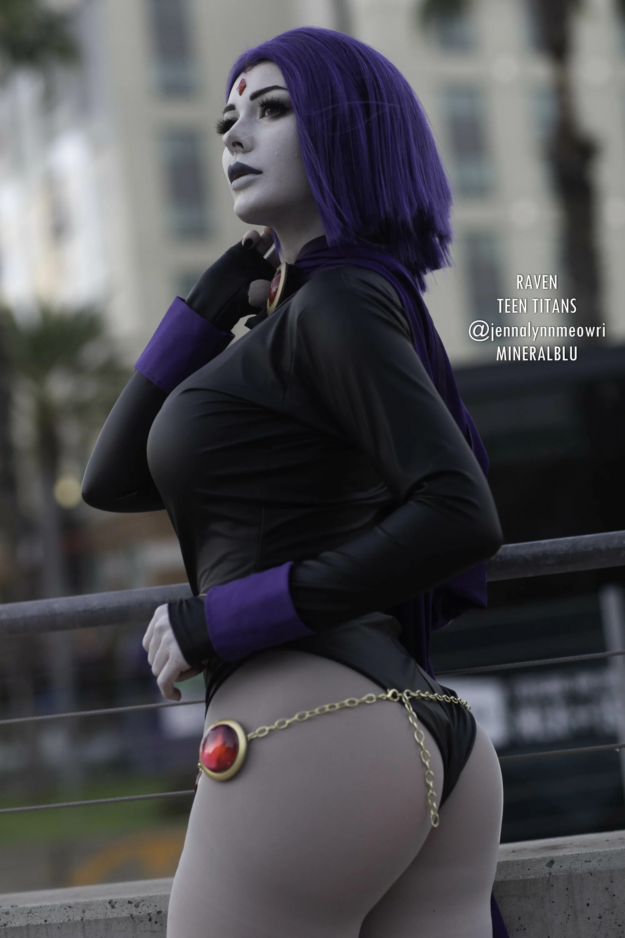 Raven cosplay. Omgcosplay Рейвен. Мэгги omgcosplay. Рейвен косплей грудь. Рейвен косплей девушки с большой задницей.