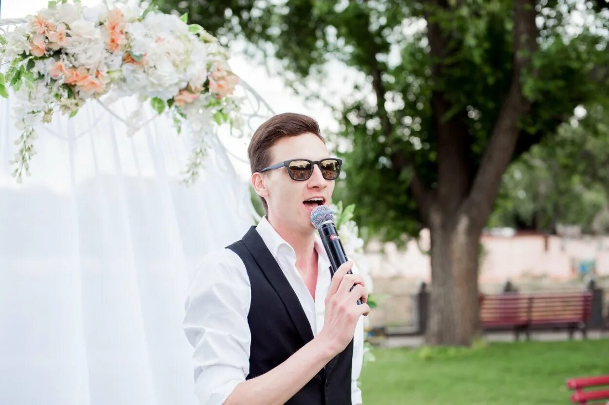 Weddcity тамада на свадьбу. Стоимость ведущих на свадьбу. Ведущий на свадьбу. Ведущий тамада. Свадебный ведущий.