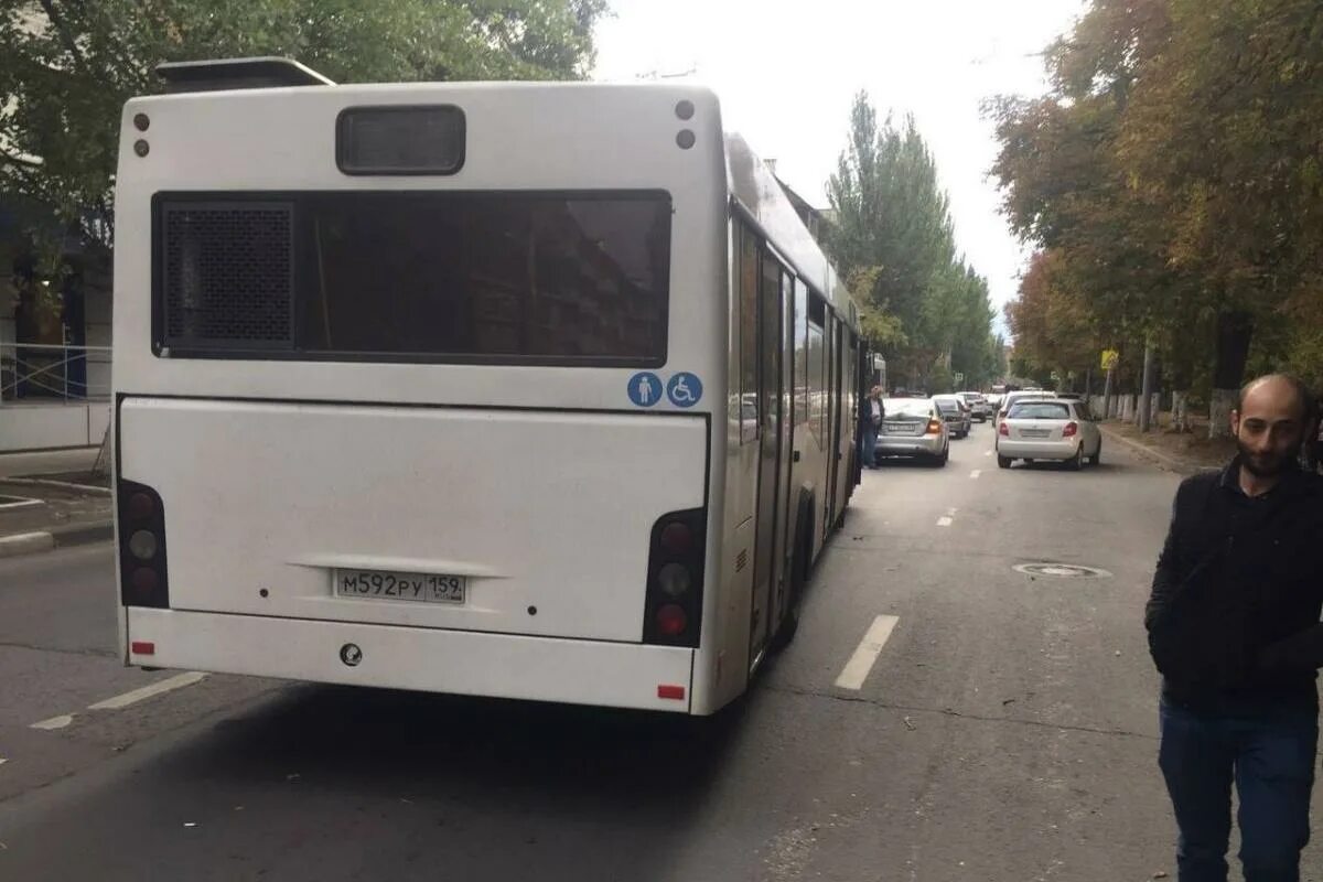 Аварии автобусов в батайске. 49 автобус ростов на дону. Автобусы ростов на дону. Новости автобус ростов на дону. Автобус фк ростов.