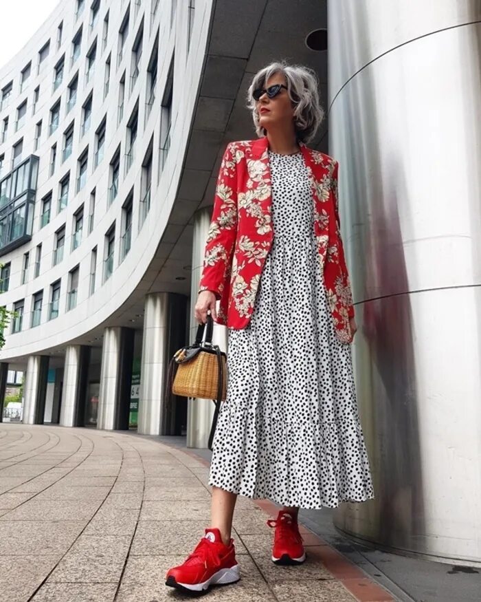 Мода для 60 в 2024 году. Испанка carmen gimeno. модные тенденции 50+. мода для женщин за 50. одежда 50+ для женщин стильная.