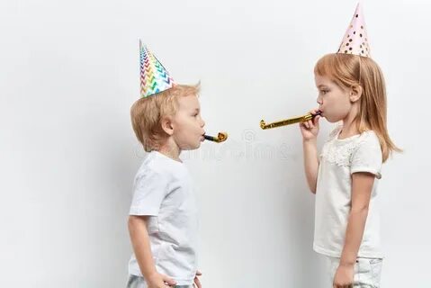 Blow a party horn перевод