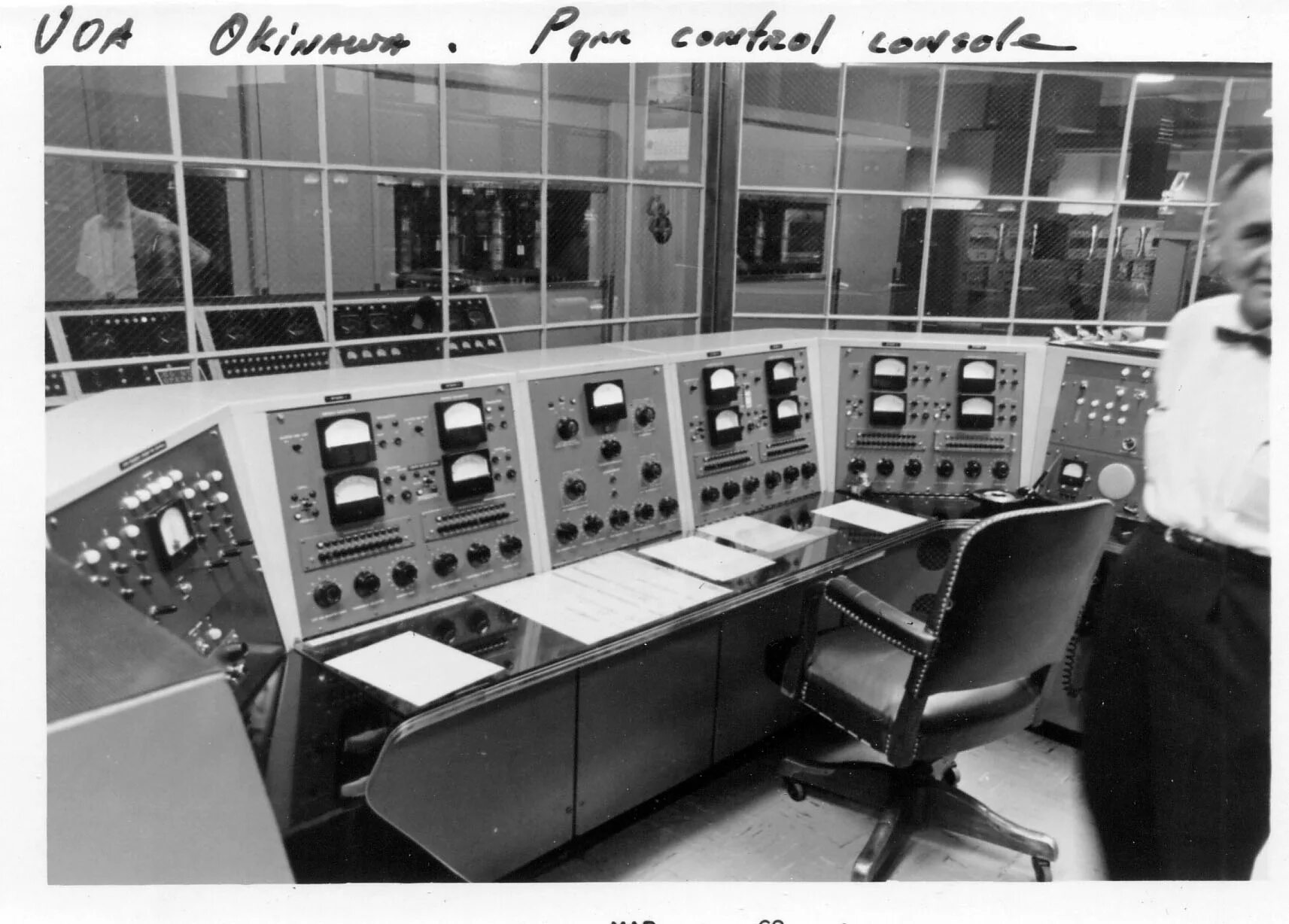 логотип радио из usa. радиостанция голос америки.