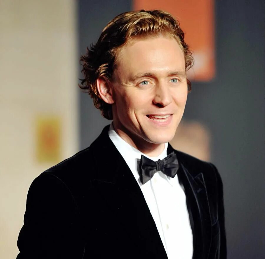 Том хиддлстон в хорошем качестве. Том хиддлстон сколько лет. Том хиддлстон сколько лет. Томас уильям хиддлстон. Том хиддлстон сколько лет.