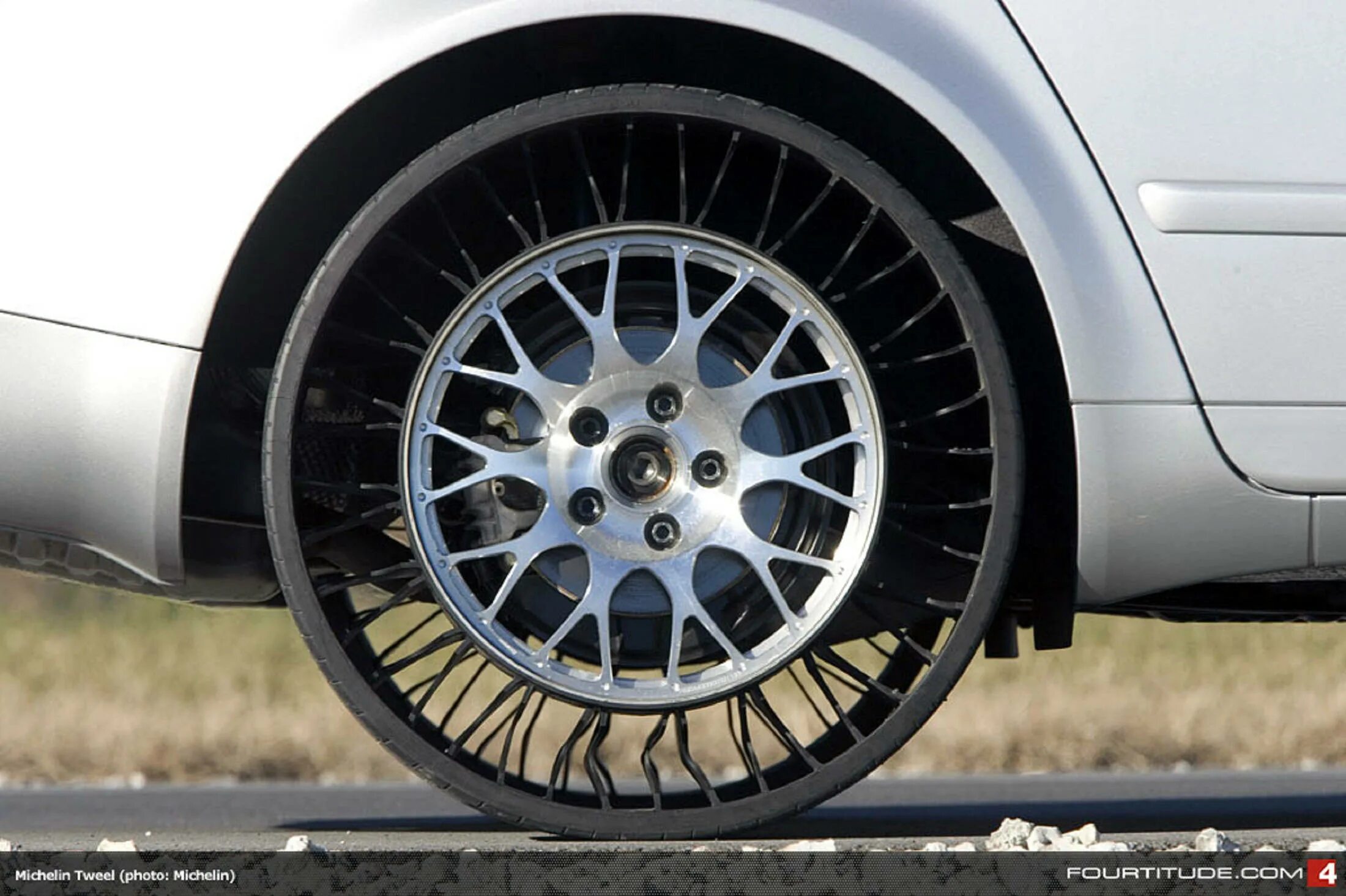 Диски без камеры. Диск колеса для сельхозтехники r16. Безвоздушные шины. Классические американские диски. Диски на машину.