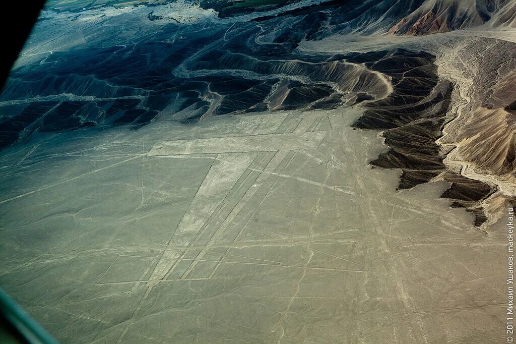 Пере земля. Перуанская низменность. Равнины боливии. Радужная гора виникунка перу. Рисунки пустыни наска.