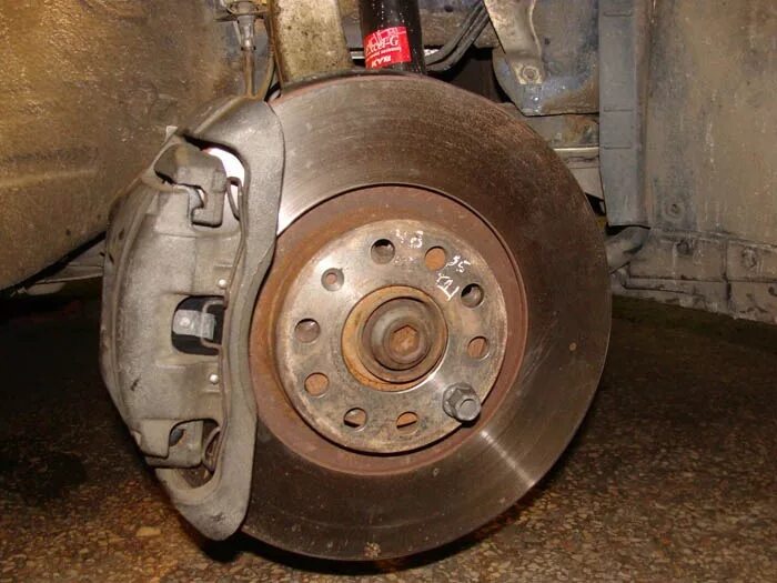 Задние тормоза ауди а6с5. Ауди а6 с5 тормозные суппорта. Ауди а6 с5 тормозные суппорта. Ауди а4 тормоза от а6 с5. Передние суппорта audi a6 c6.