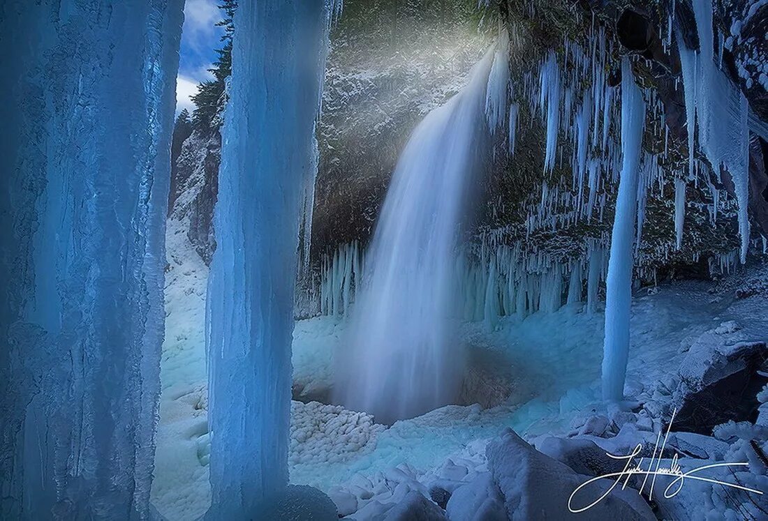 Замерзший водопад Фенг. Водопад Малецуньяне, Лесото. Замерзший водопад Тирол Италия. Водопад зимой. Зима фото водопад