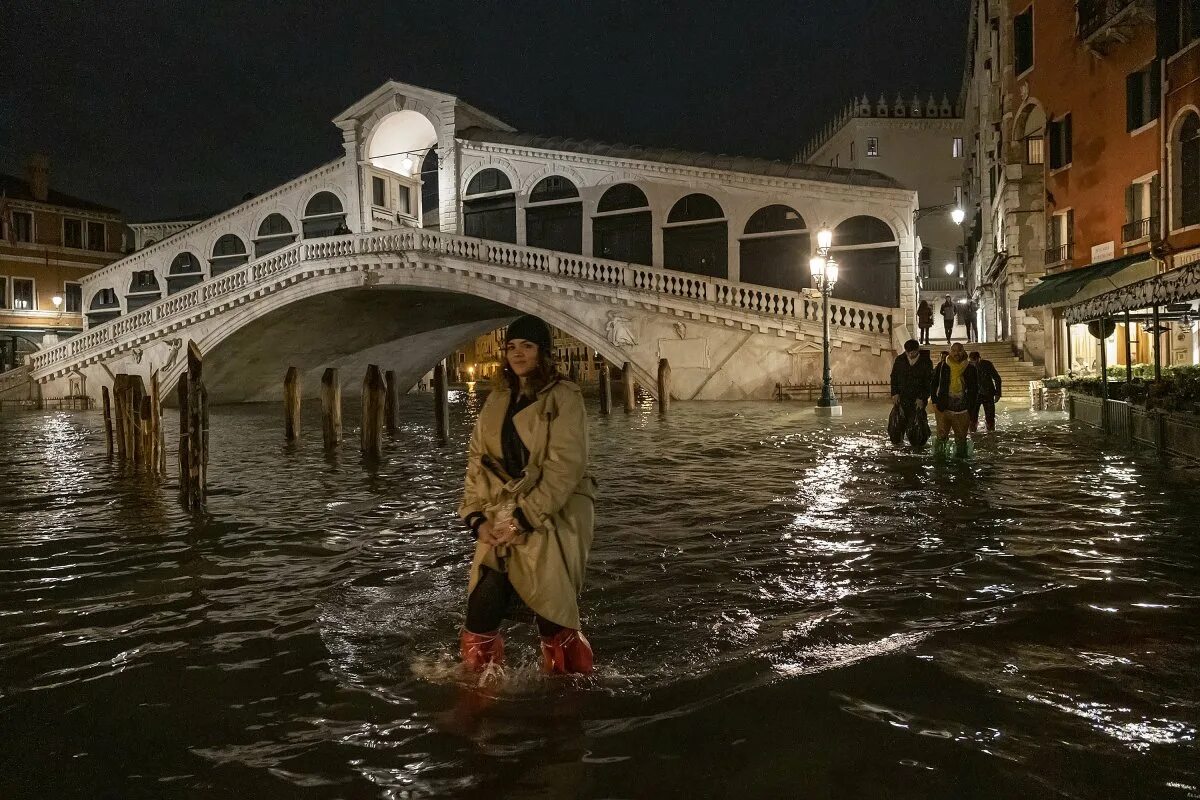 Почему венеция на воде