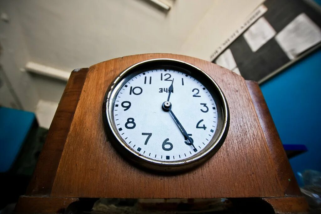 Clock on the Table. Citizen Table Clock. Table Clock. Stop Clock. Что делать если часы остановились