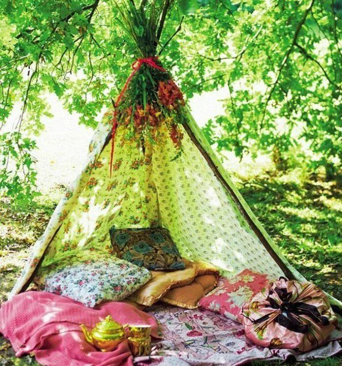 Шалашик. Декор для шалаша. Шалаш на природе. Палатка в цыганском стиле. Красивый шалаш.