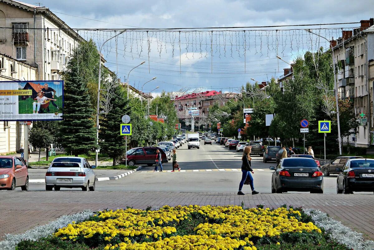 Сколько человек в нижнем тагиле. Нижний Тагил Центральная улица. Улица Ленина Нижний Тагил. Нижний Тагил центр города. Центр города Нижний Тагил площадь.