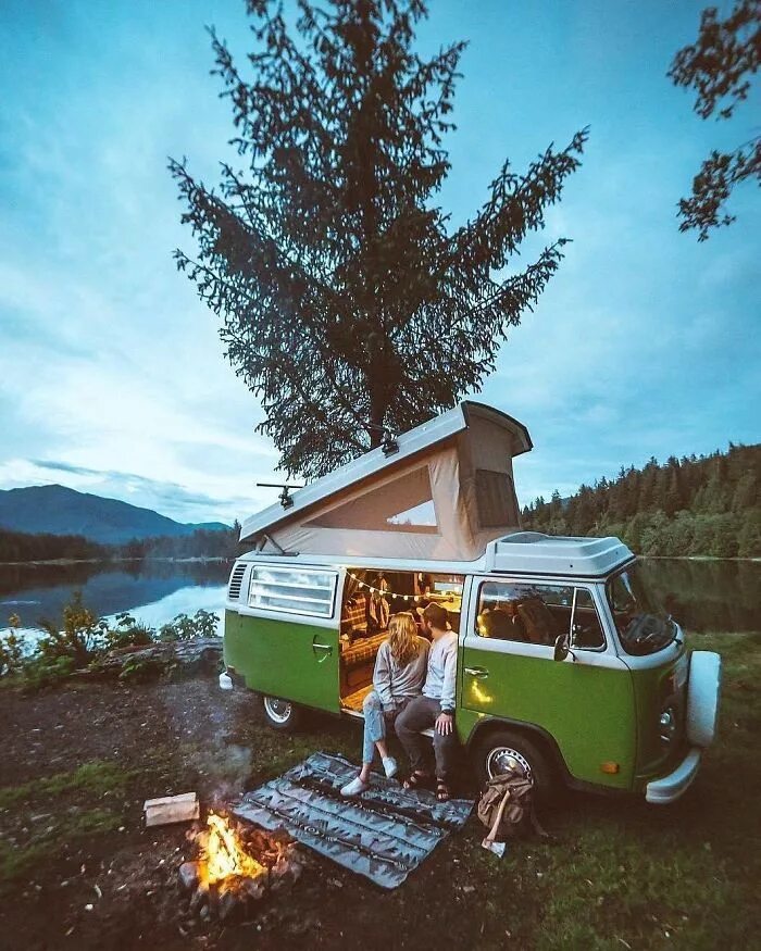 Travel camping. Ван кемпинг Фольксваген. Автодом vanlife. Фургон для кемпинга. Фургончик для путешествий.