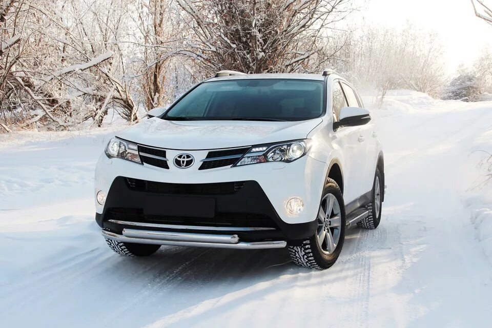 Битый рав 4. Тойота рав 4 2015. toyota rav4 белый 2015. тойота рав 4 2013 белый. тойота рав 4 2015 белый.