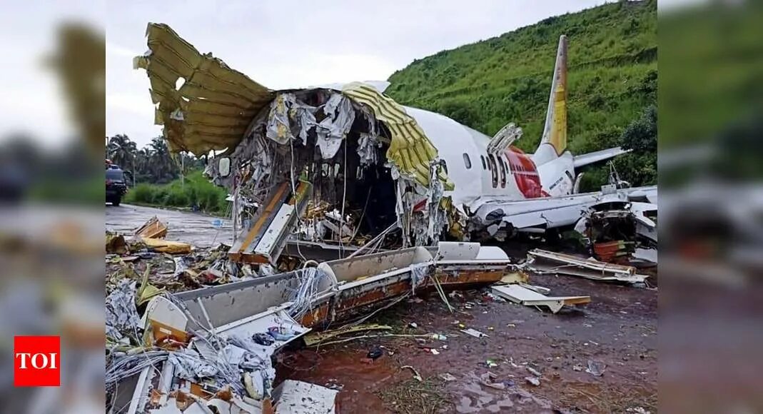 Крушение больших. Боинг 737 катастрофа в Абудже. Боинг 747 авиакатастрофа. Boeing 747 Air India катастрофа. Авиакатастрофа Boeing 737 в Мангалуре.