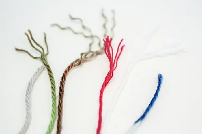 вышивка в две нити крестиком. вдевать нитку в иголку приспособление. крест в две нитки. вышивания ровные крестиком. включи 3 нити.