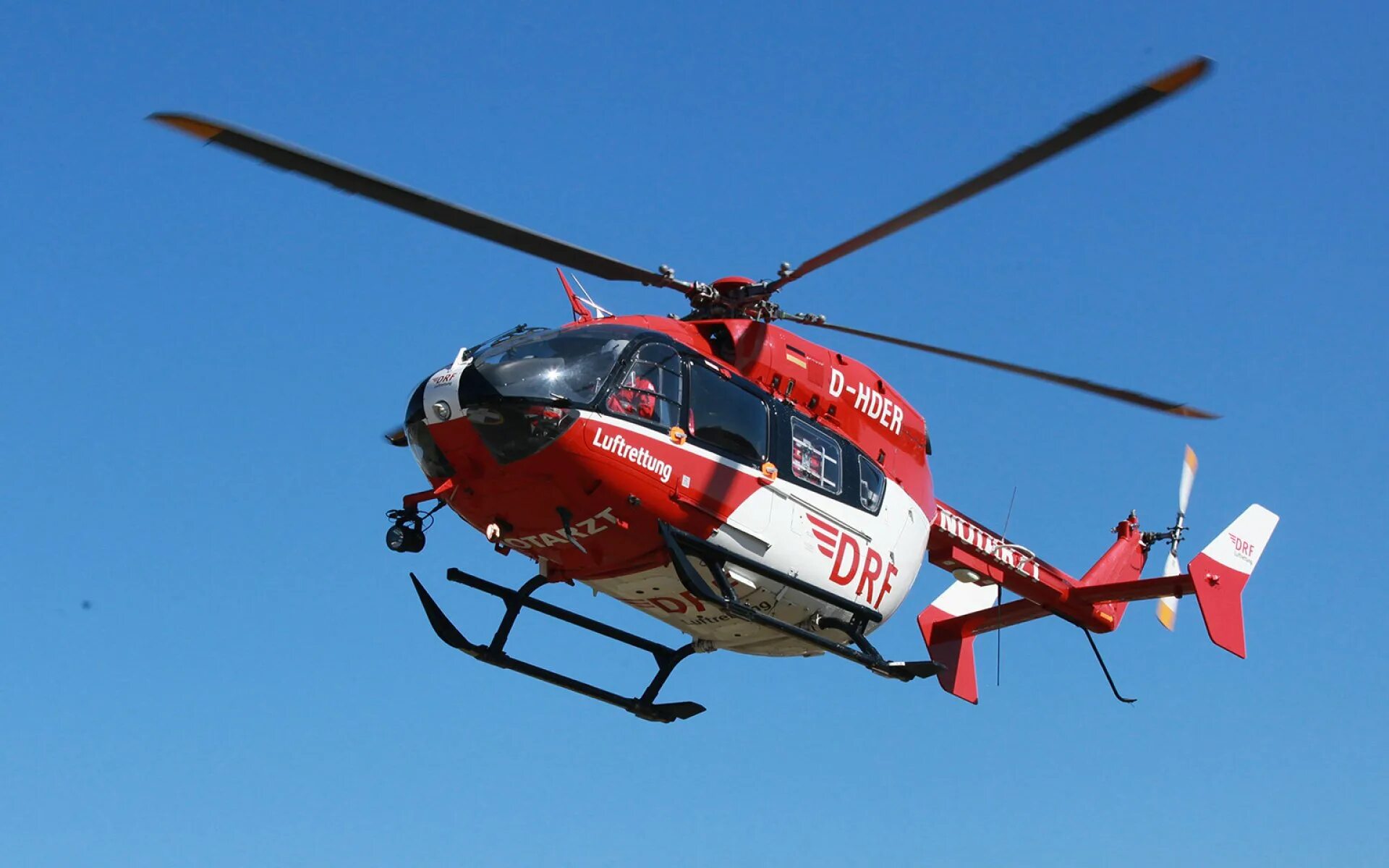 Вертолет спасатель. Вертолет спасателей. Вертолет спасателей. Вертолет спасатель. Спосательный вертолёт.