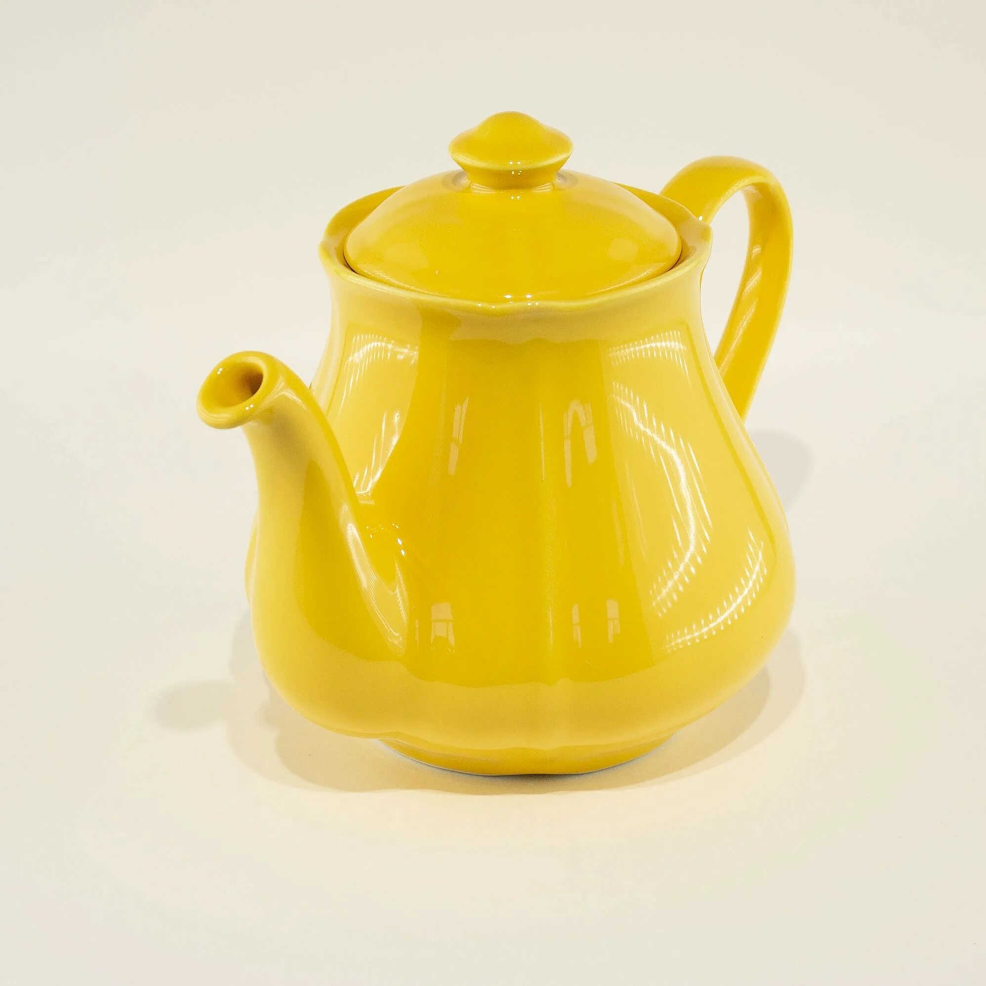 Желтый чайник