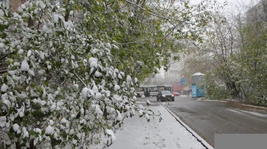 Летний снег. Снег летом. Снег в июне. Снег летом в Москве. Снег в Перми в июне.
