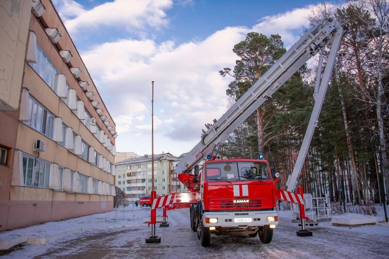 Пожарные Железногорск Курская. Железногорская пожарная машина 11. Железногорск школы. Пожарная часть Железногорск. Железногорск тревога