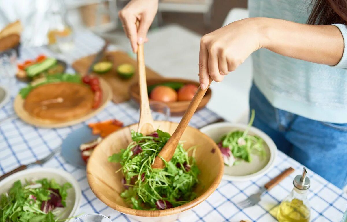 Ban cua. Фото женщина мешает салат. Beneficial food. Ingredients for Salad. Diet Culture.