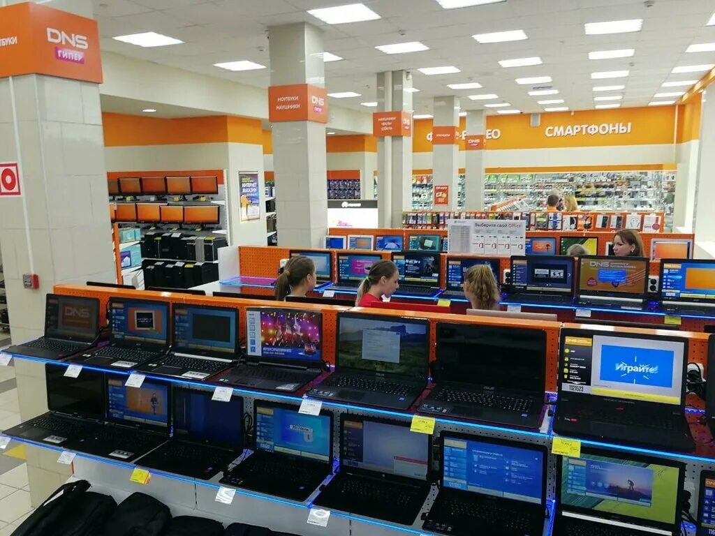 Днс челябинской. «dns» — сеть магазинов цифровой и бытовой техники. Черкасская улица 15 челябинск. Dns цифровая и бытовая техника. Dns челябинск магазины.