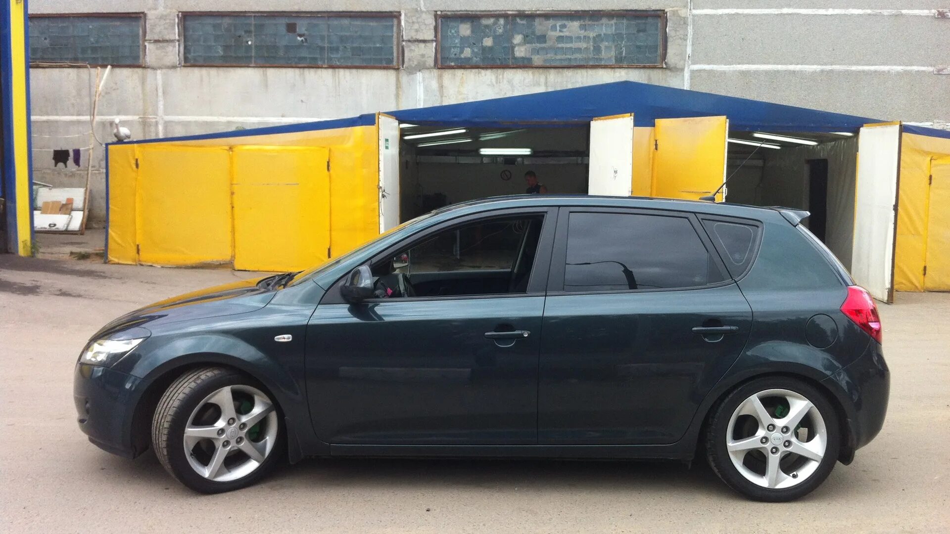 Красивый сид 1.20. Киа СИД 2008 на 17 дисках. Kia Ceed 2008 r17. Kia Ceed 2008 хэтчбек r18. Kia Ceed 2010 r17.