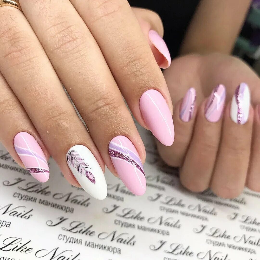 Дизайн ногтей с рисунком овальных ногтях. Ногти лето розовые. Розовые летние ногти. Маникюр на миндальные ногти. Маникюр овал розовый.