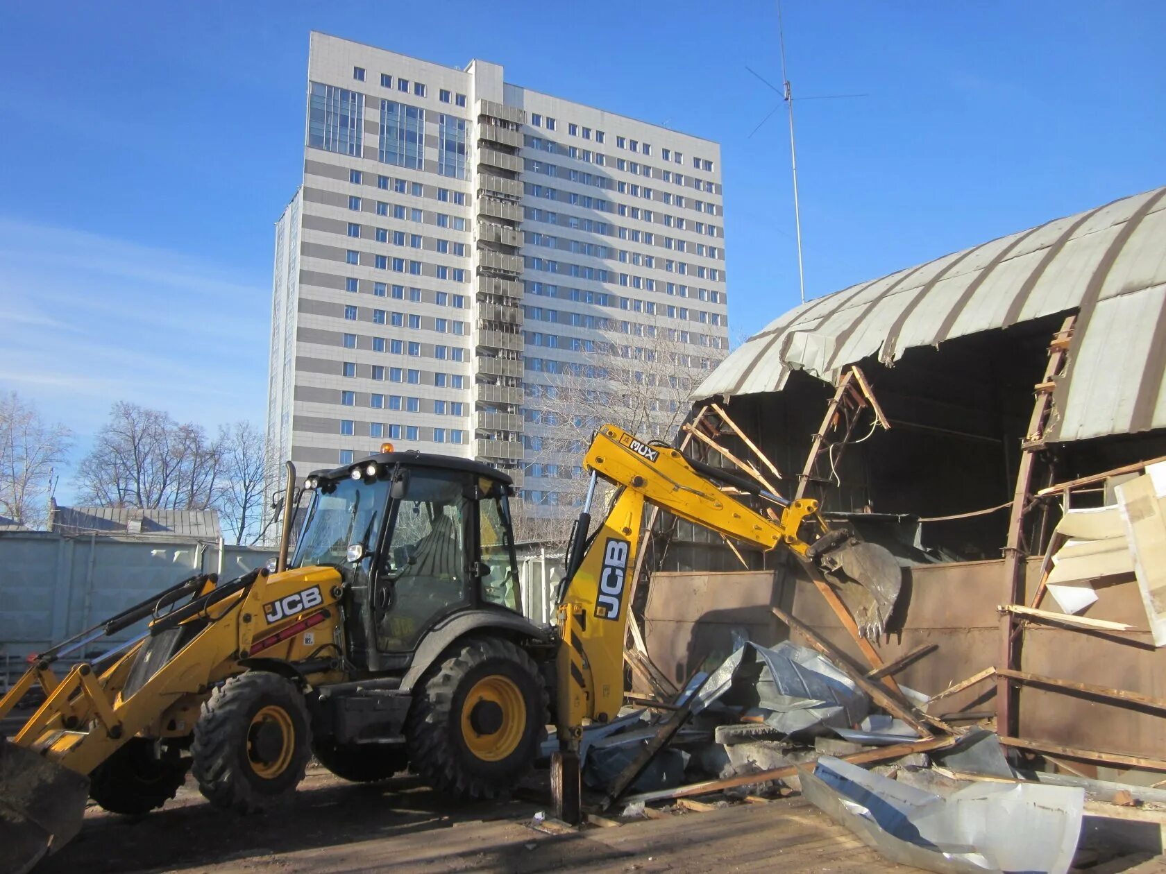Демонтаж конструкций зданий. Демонтаж зданий jcb гидромолот. демонтаж металлоконструкций. демонтаж ангаров. демонтаж металлоконструкций зданий.