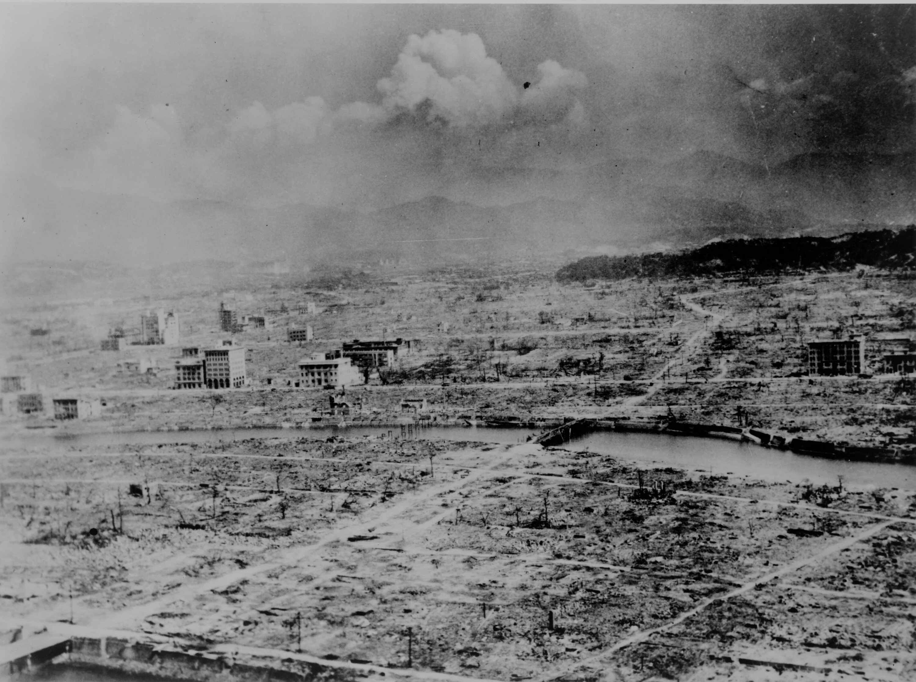 Разрушения от ядерного взрыва. Ядерный взрыв в Японии Хиросима Нагасаки 1945.