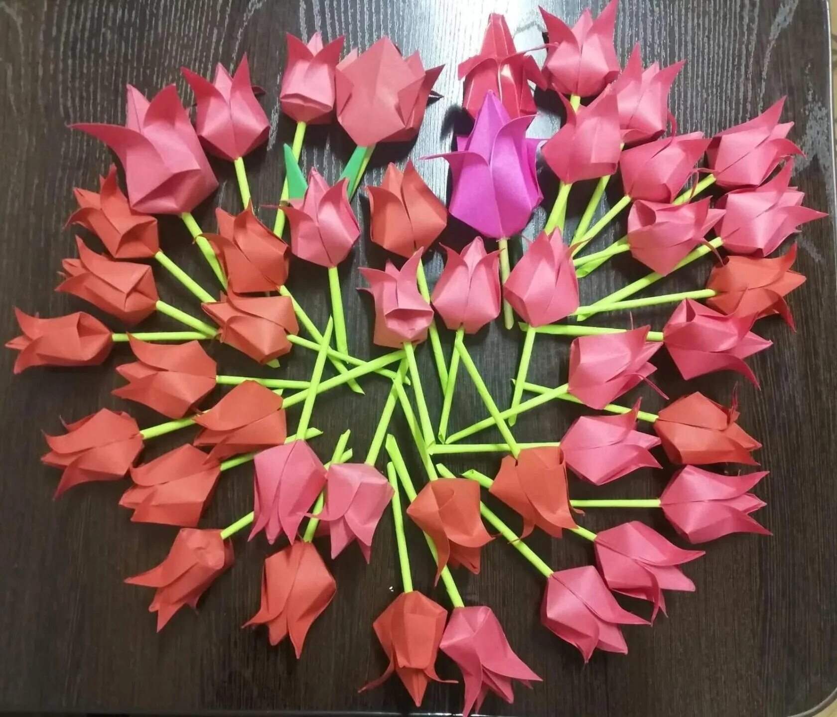 15 февраля красный тюльпан. Красный тюльпан казань афган. Красный тюльпан афганистан. Акция красный тюльпан афганистан. Красные тюльпаны символ афганистана.