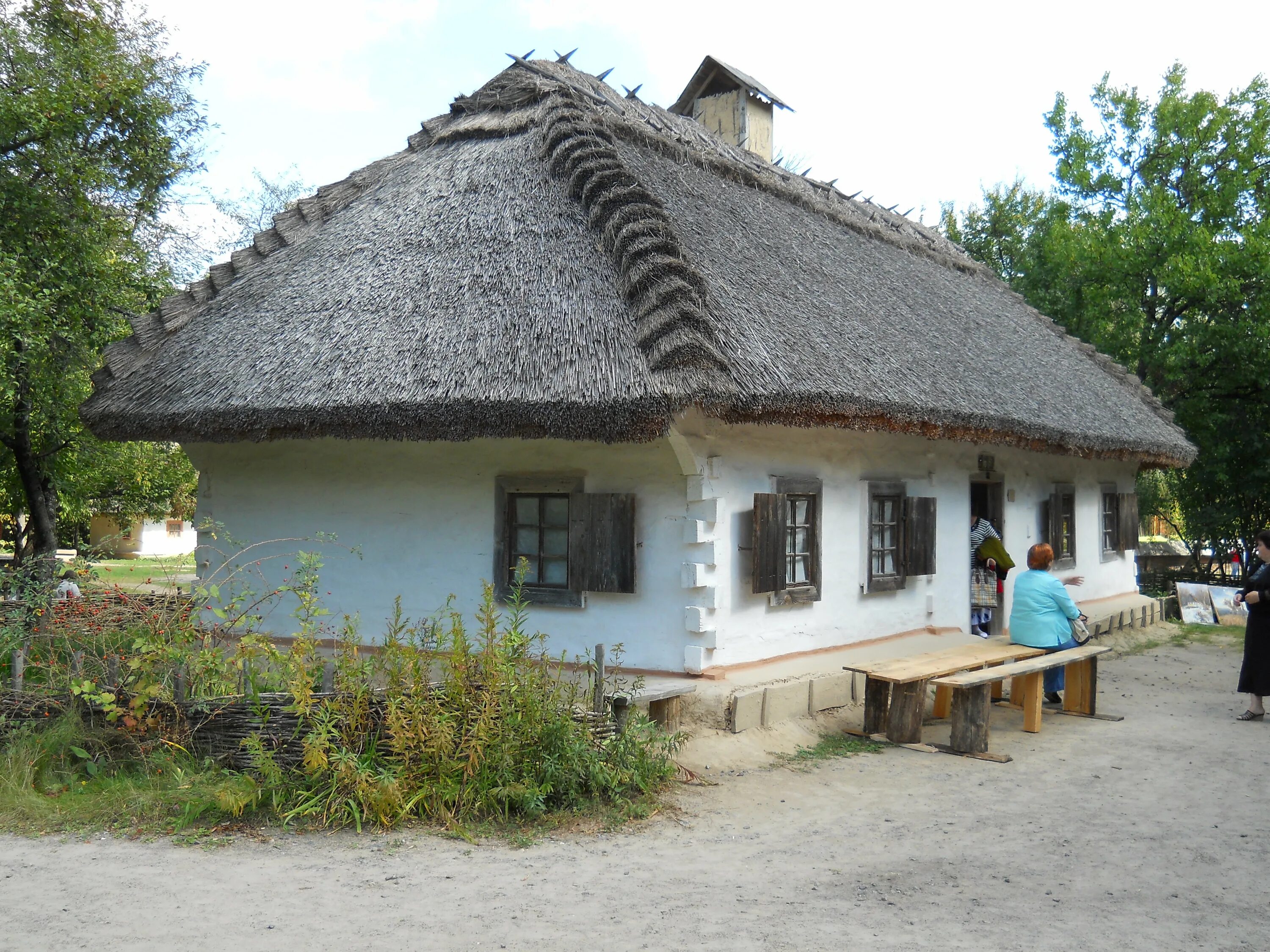 Авито хаты. Мазанка (село). Украинская хата Мазанка. Хата-Мазанка жителей Юга России. Хата Мазанка с соломенной крышей.