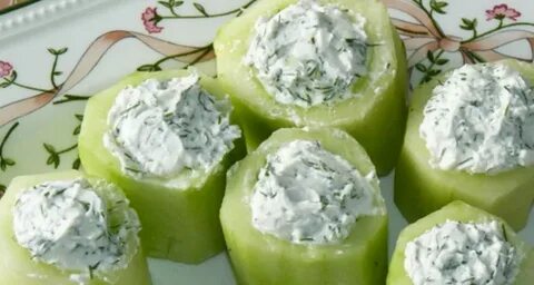 Огурец фаршированный сыром