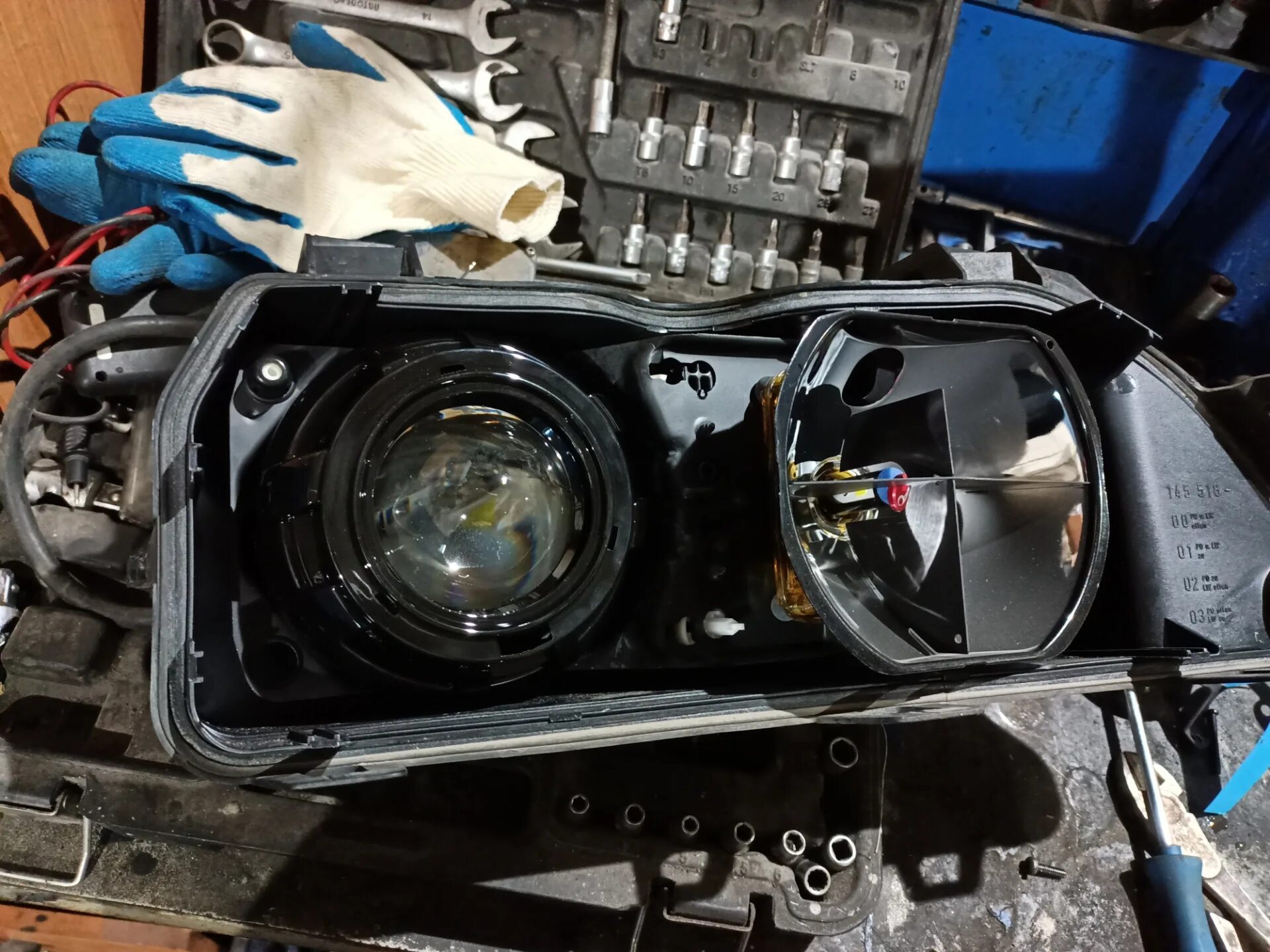 Bi led bmw. Bi led в BMW e34. BILED BMW f30 рест. Установка bi led. BMW e39 установка bi led линз 3.0.