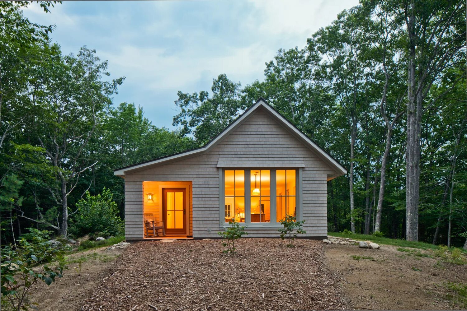 Домик маленький 6 соток. Tiny House с односкатной крышей. Тини Хаус с террасой. Маленький домик. Дачный домик.