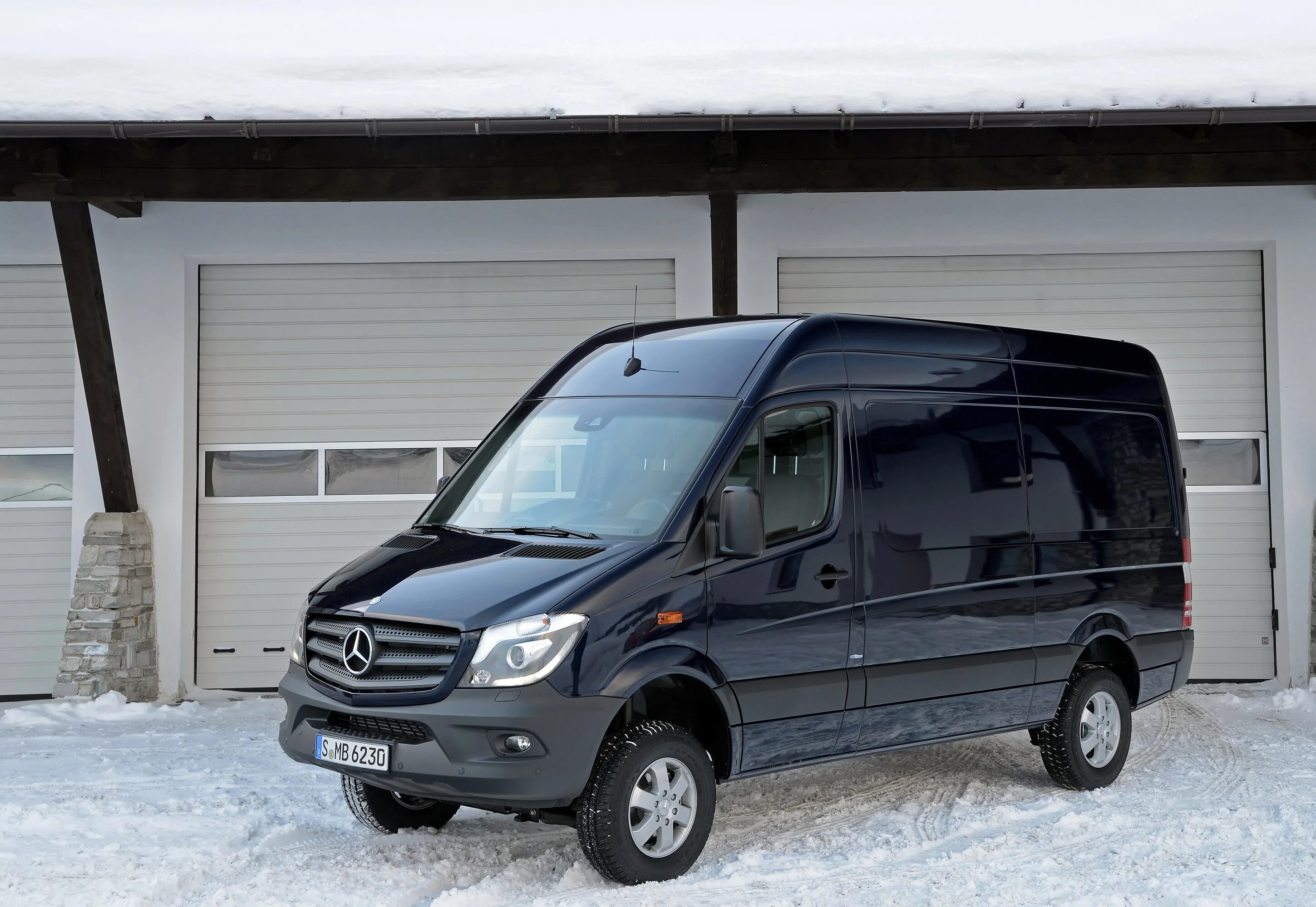 М спринтер. Mercedes-Benz Sprinter 319. Mercedes Sprinter 4x4. Мерседес Спринтер 4 на 4. Mercedes-Benz Sprinter w906.