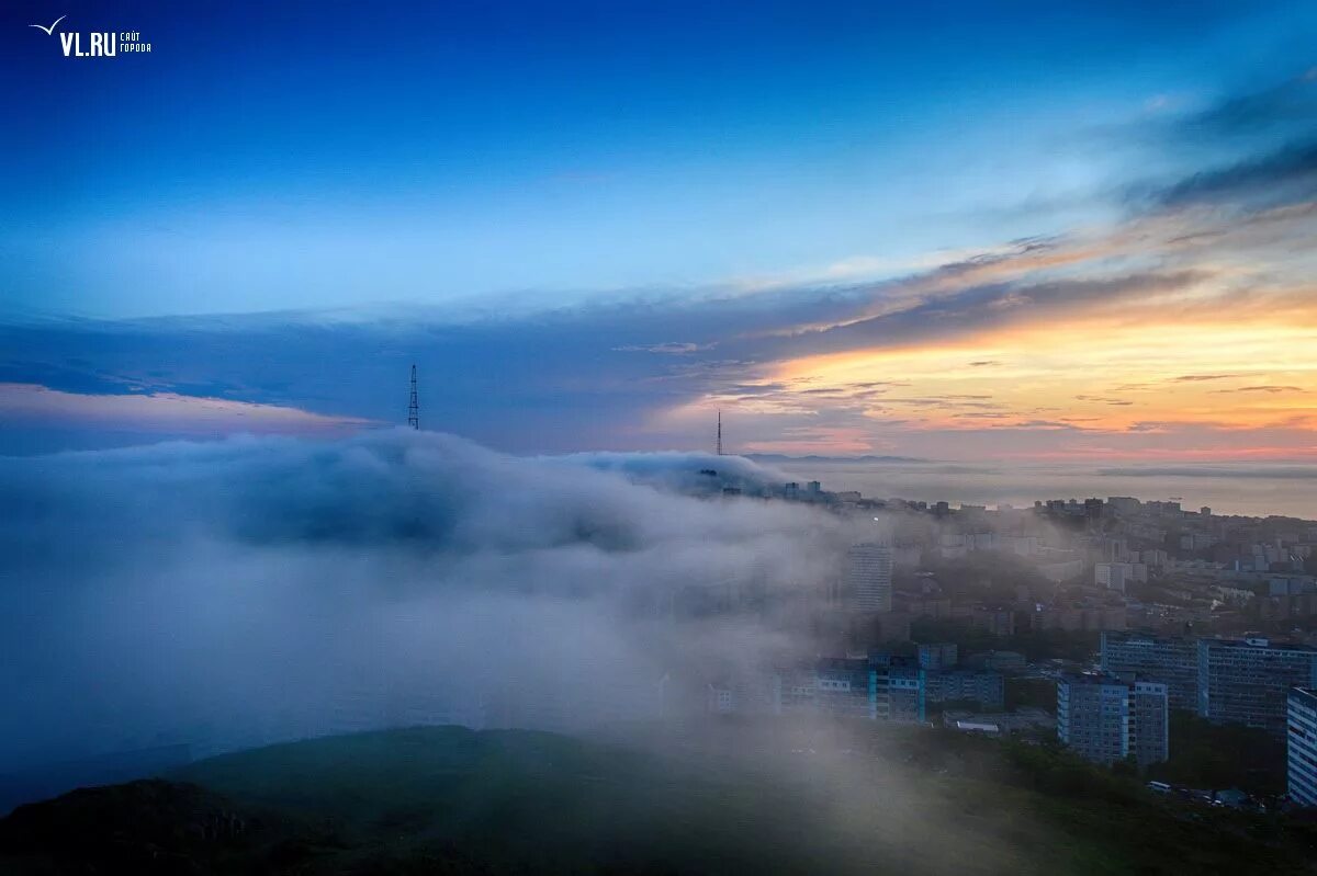 Какой климат в городе владивосток. Владивосток туман. Туманный Владивосток. Владивосток туманы в городе. Владивосток мост туман.