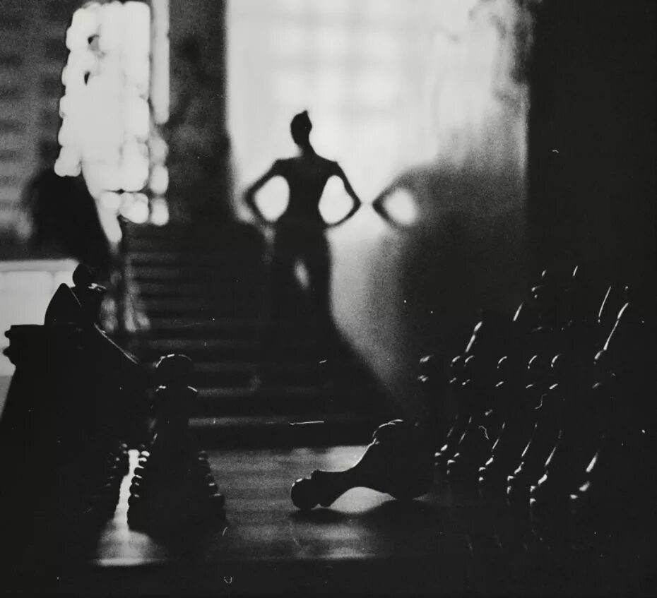 сплошной черный. черные работы нижний. черные работы нижний. музей эстетика минимализм. черные работы нижний.