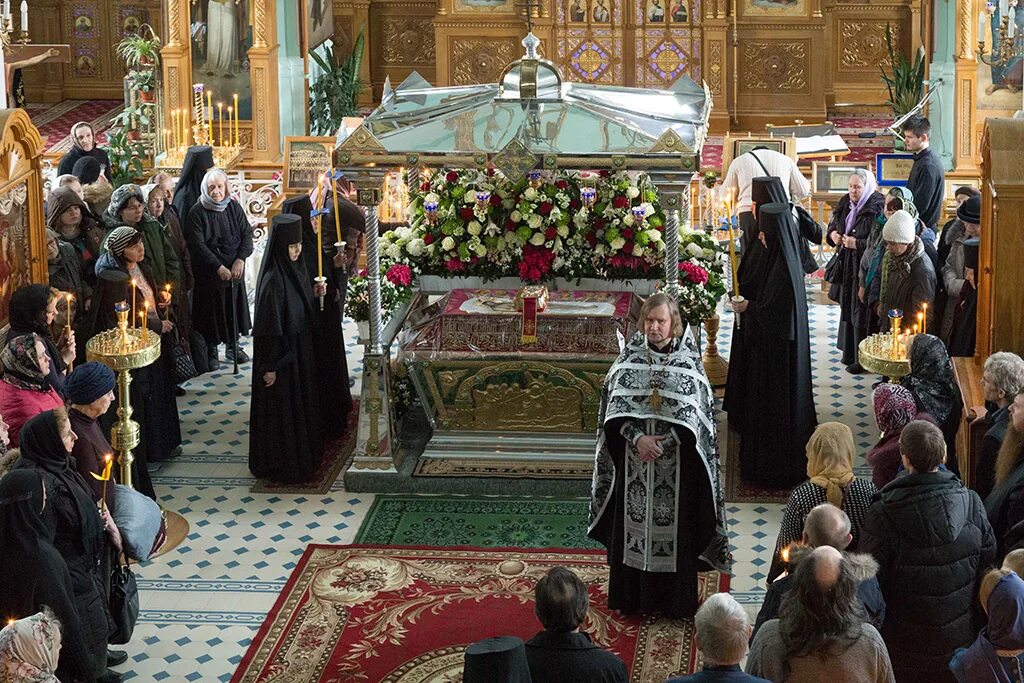 Храм иоанна кронштадтского кострома. Монастырь на карповке священники. Каширский феогност 2020 год. Протоиереи храма смоленской иконы божией матери в санкт-петербурге. Карповка иоанн кронштадтский.