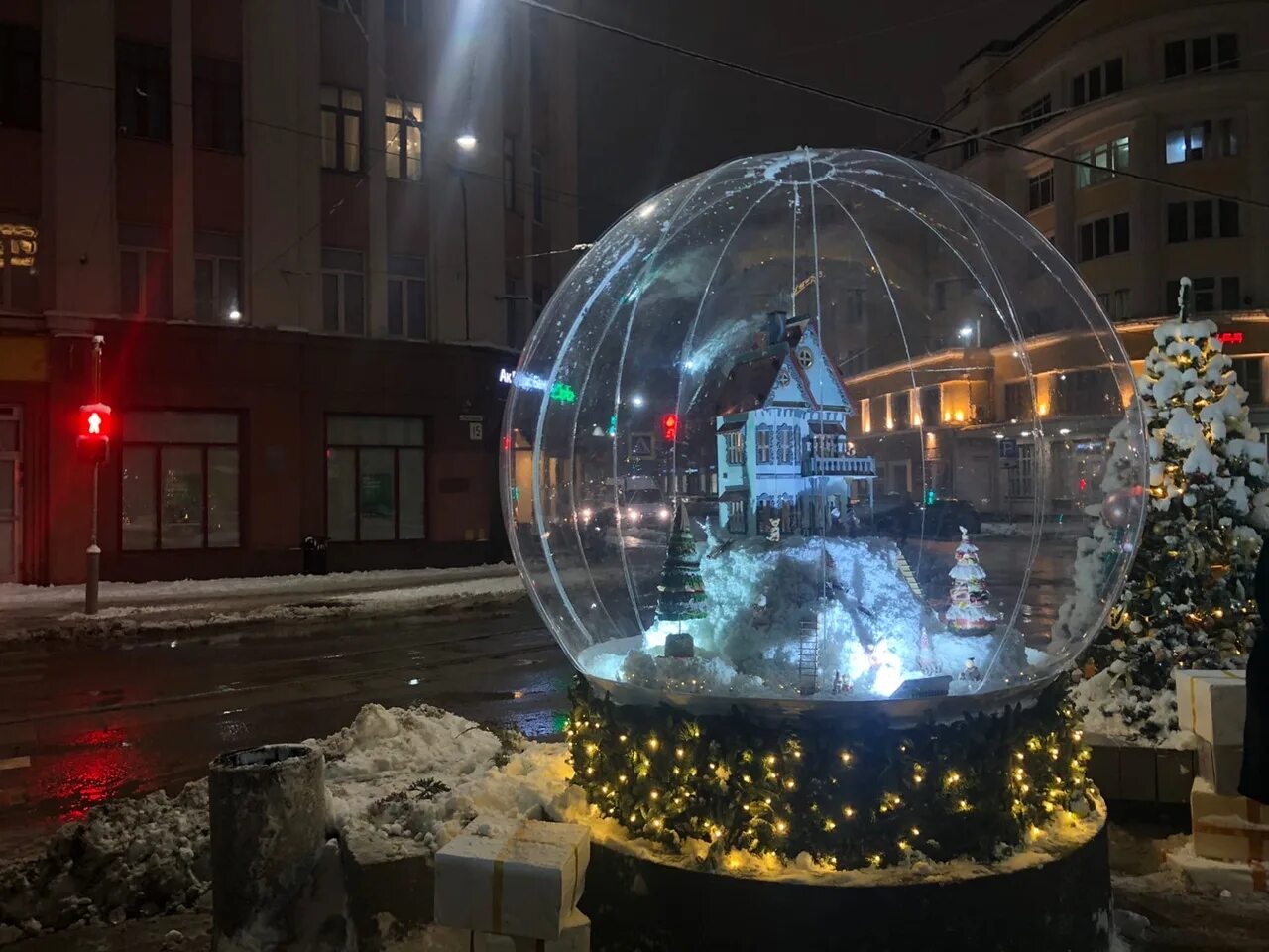 Шар Нижний Новгород. Шар на Нижегородской. Огромный новогодний шар США. Объект шар Нижегородской. Купить шары в нижнем новгороде